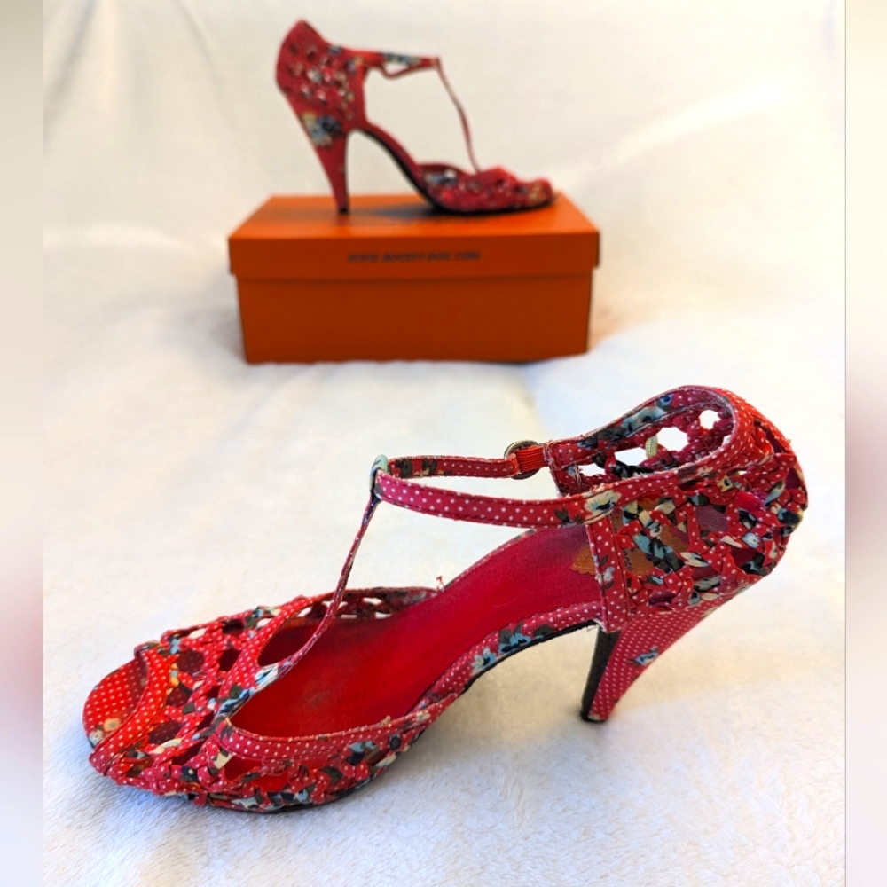 💃 Floral print fabric heels, Red